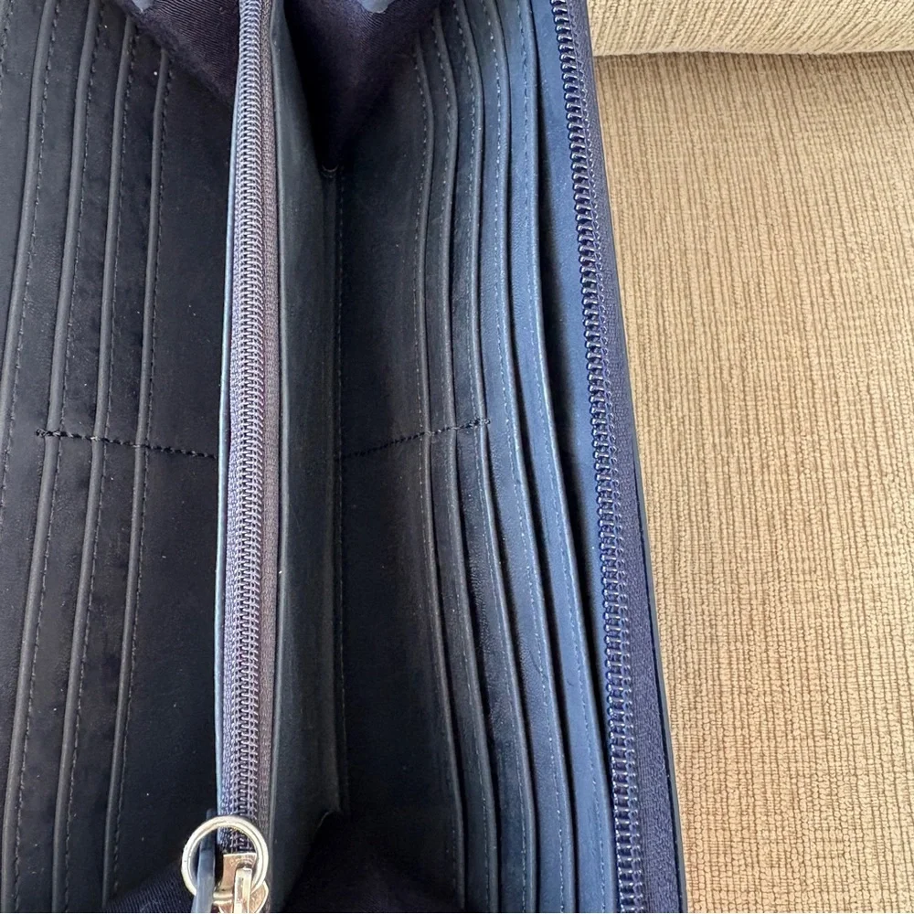 Lacoste blue zip up bi-fold wallet Excellent Condition - Picture 7 of 9